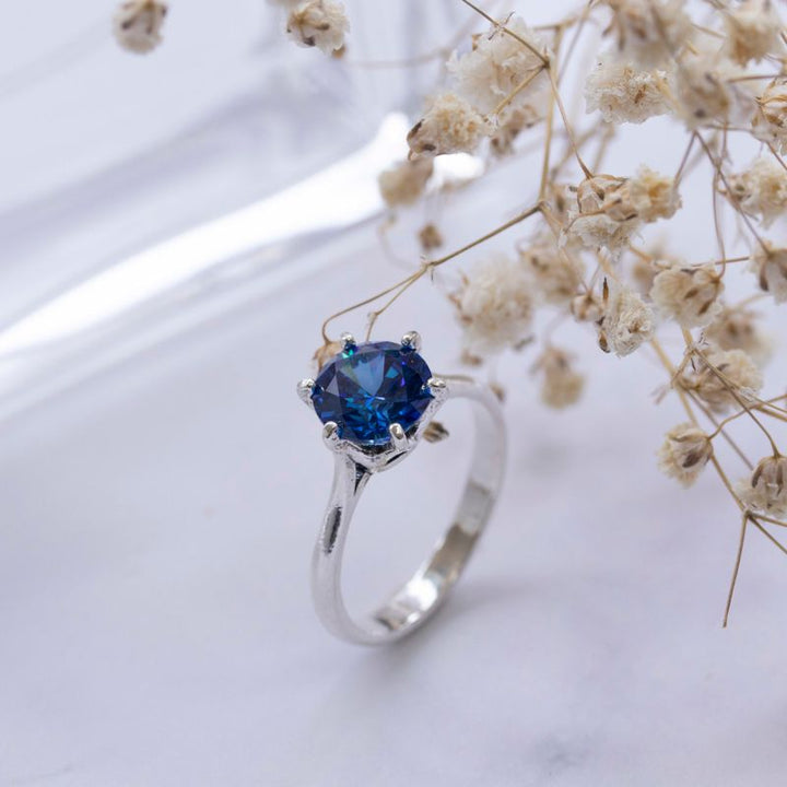 silver closed ring with dark blue cz 8mm facet