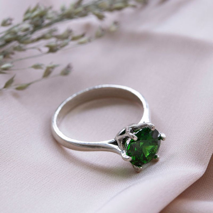 silver closed ring with green cz 8mm facet