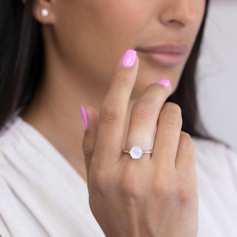 silver closed ring with moonstone 8mm facet