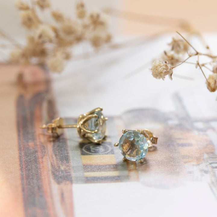 14 -Carat Gold Earrings In a Blue Topaz Stone Inlay 7 mm