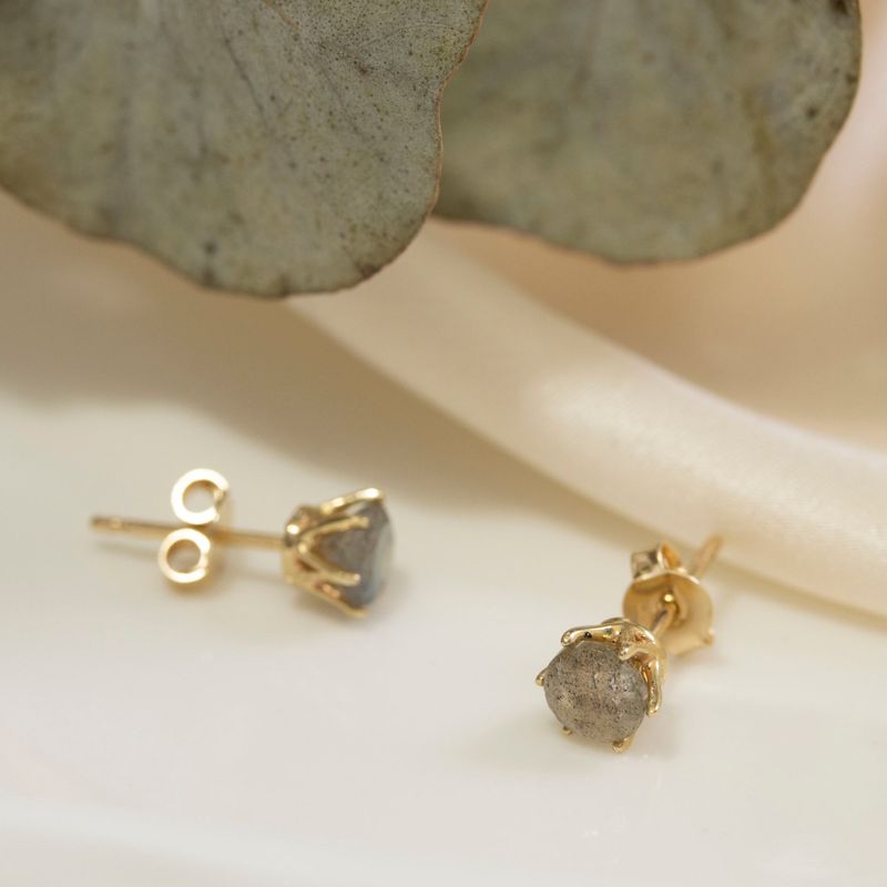 14 -Carat Gold Earrings In a 5 mm To Berdurite Stone Inlay
