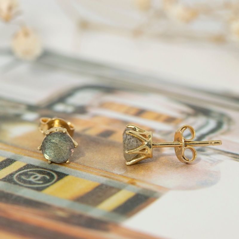 14 -Carat Gold Earrings In a 5 mm To Berdurite Stone Inlay