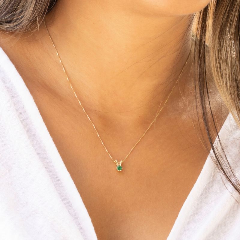 Rabbit pendant with emerald stone 4 mm