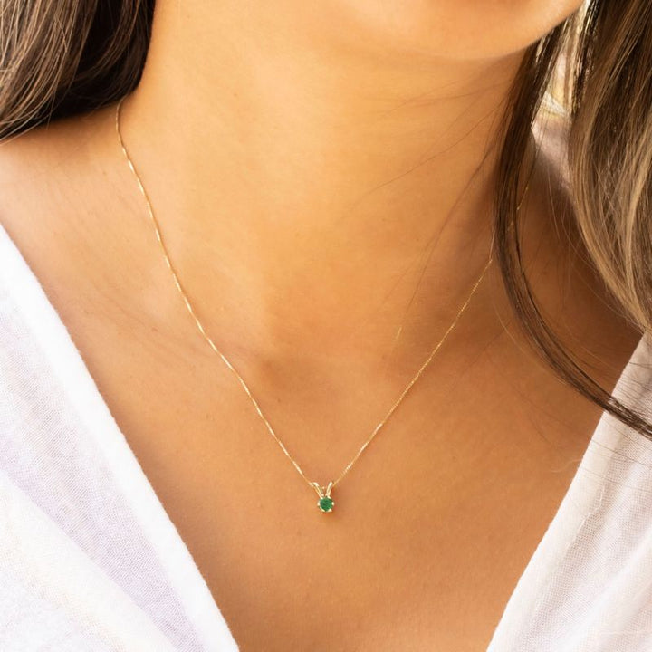 Rabbit pendant with emerald stone 4 mm