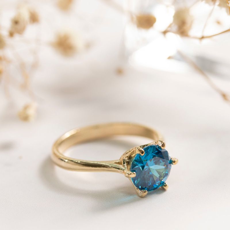 gold plated closed ring with blue cz 8mm facet