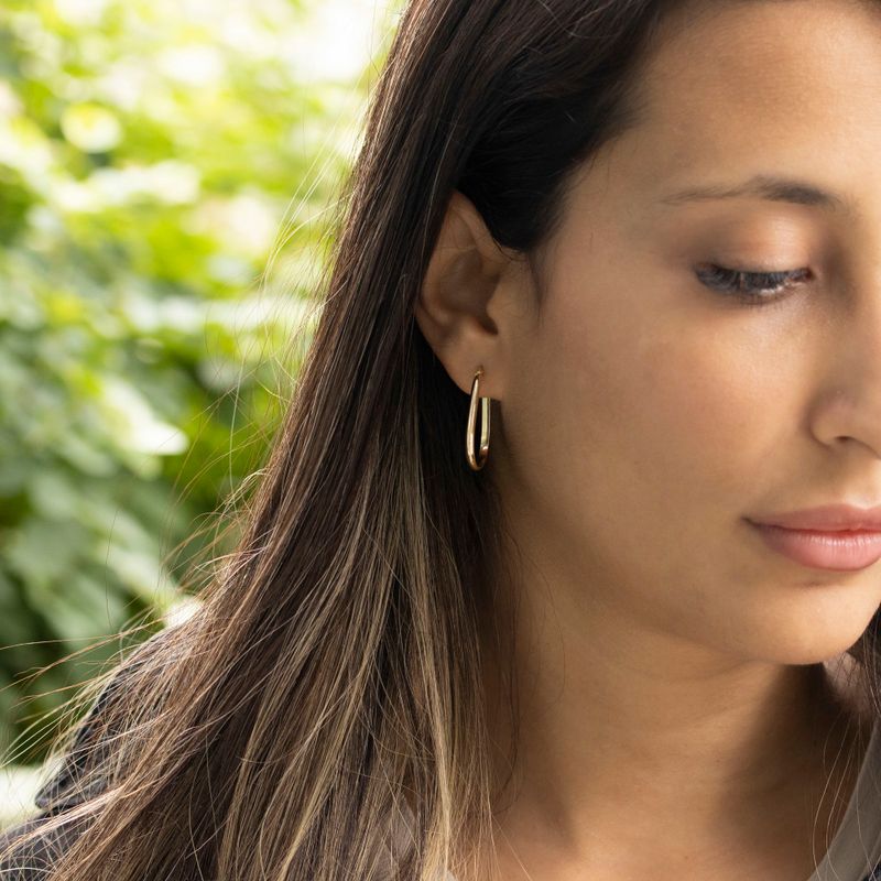 Yellow gold earrings in the shape of a pear