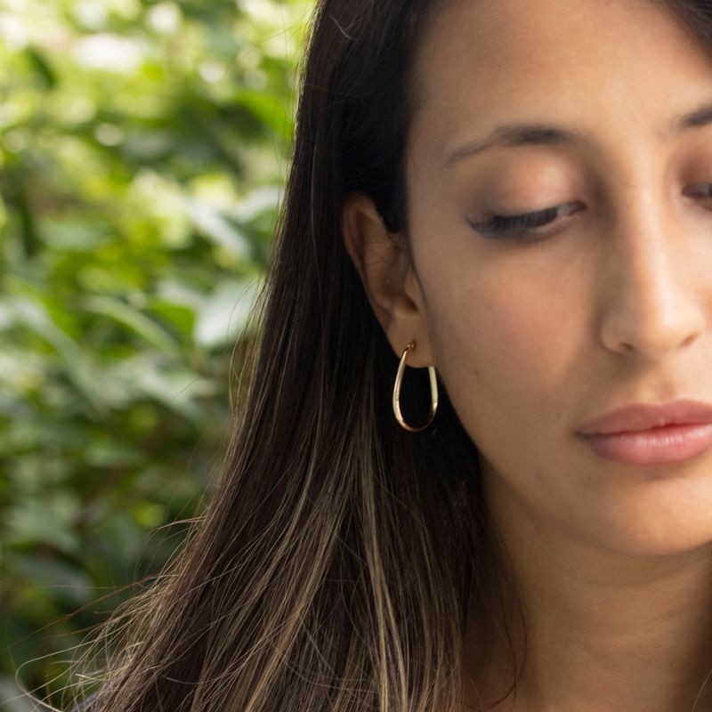 Yellow gold earrings in the shape of a pear