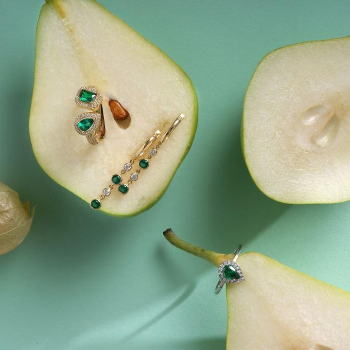 Yellow gold dangling earring with 2 green and white zircons