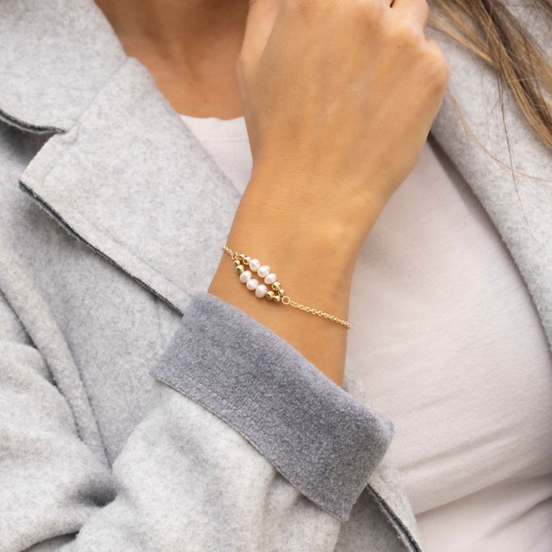 Yellow gold bracelet with 2 strips of gold and pearl beads