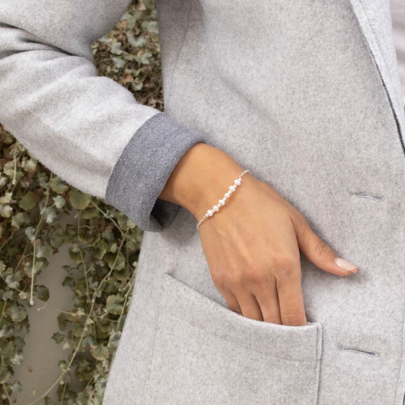 Silver bracelet with separated pearl bead and rough silver beads