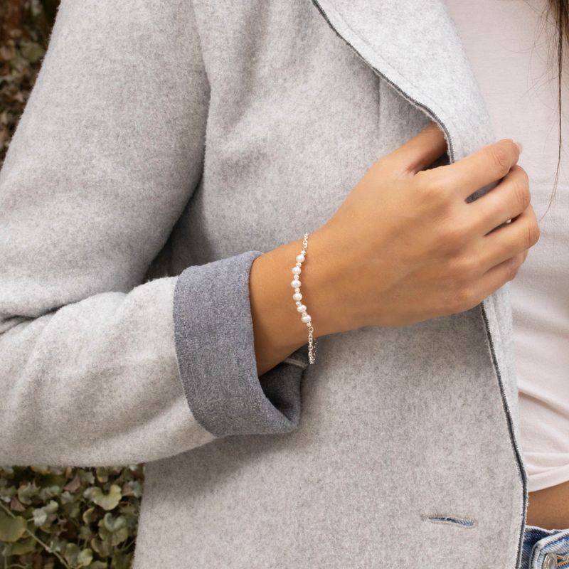 Silver bracelet with separated pearl bead and rough silver beads