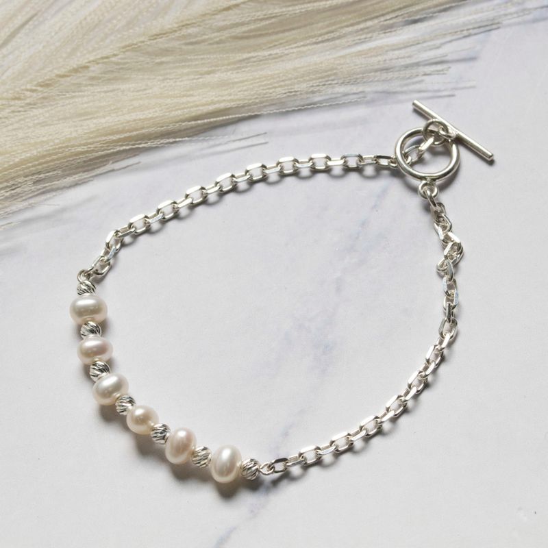 Silver bracelet with separated pearl bead and rough silver beads