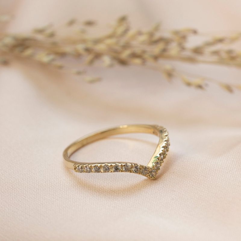 Yellow gold arrow shaped ring inlaid with white zircons