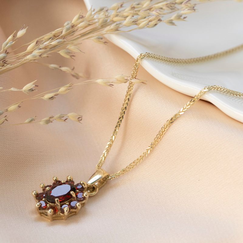Lucia pendant yellow gold inlaid with garnet stones