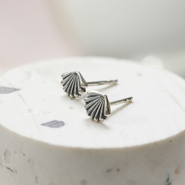 925 Silver Oyster Studs with Gemstone - Chic Handmade Gift