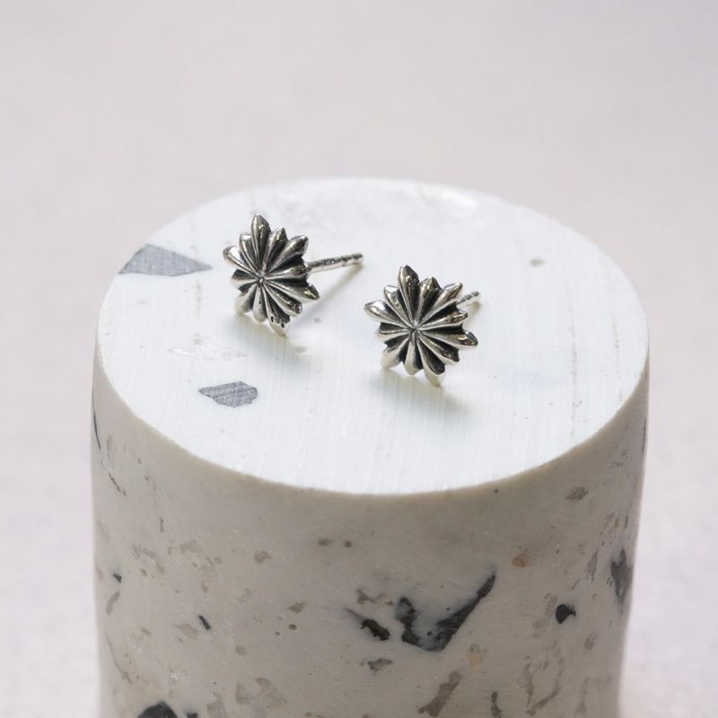 925 Silver Flower Studs with Gemstone - Chic Gift