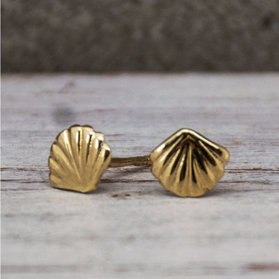 14k Solid Gold Shell Stud Earrings With Gold Closures
