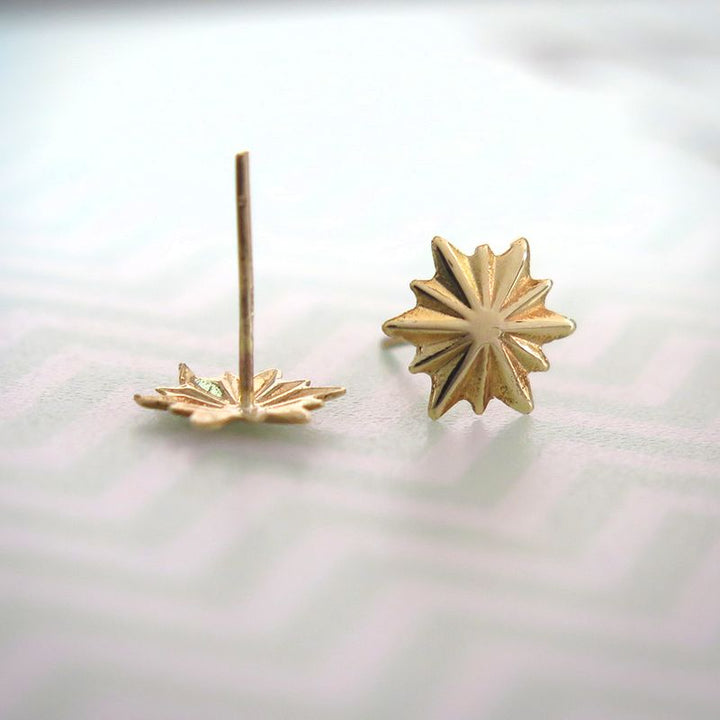 14k Solid Gold big star Stud Earrings With Gold Closures