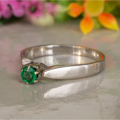 14k White Gold 4mm Natural Green Emerald Solitaire Ring