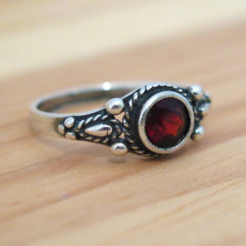 925 Sterling Silver Round Red Garnet 5mm Ring