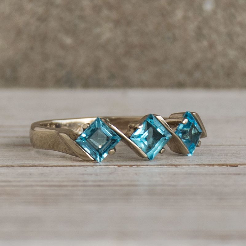 14k White Gold Rhombus Topaz Ring