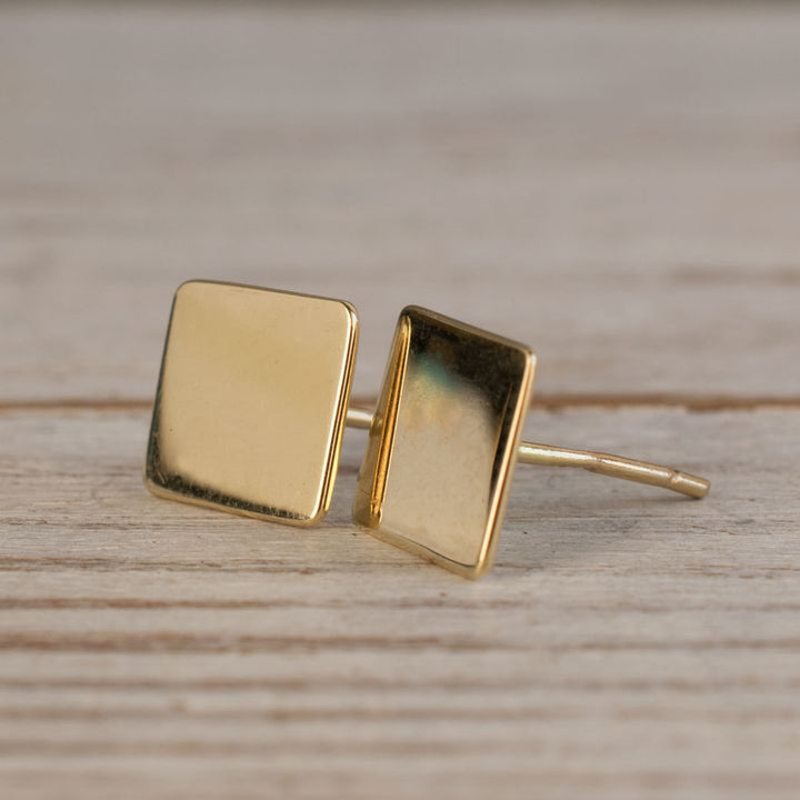 14k Solid Gold Square Stud Earrings With Gold Closures