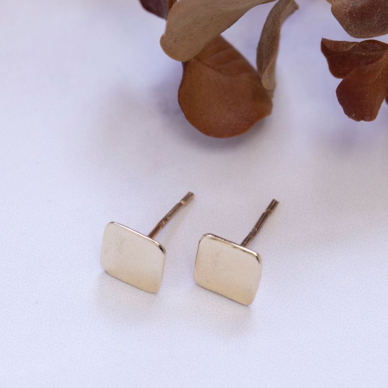 14k Solid Gold Square Stud Earrings With Gold Closures