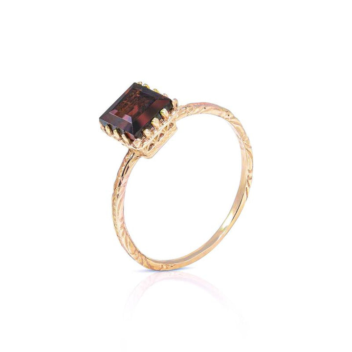 14K Rose Gold Square Ring Inlaid With Garnet