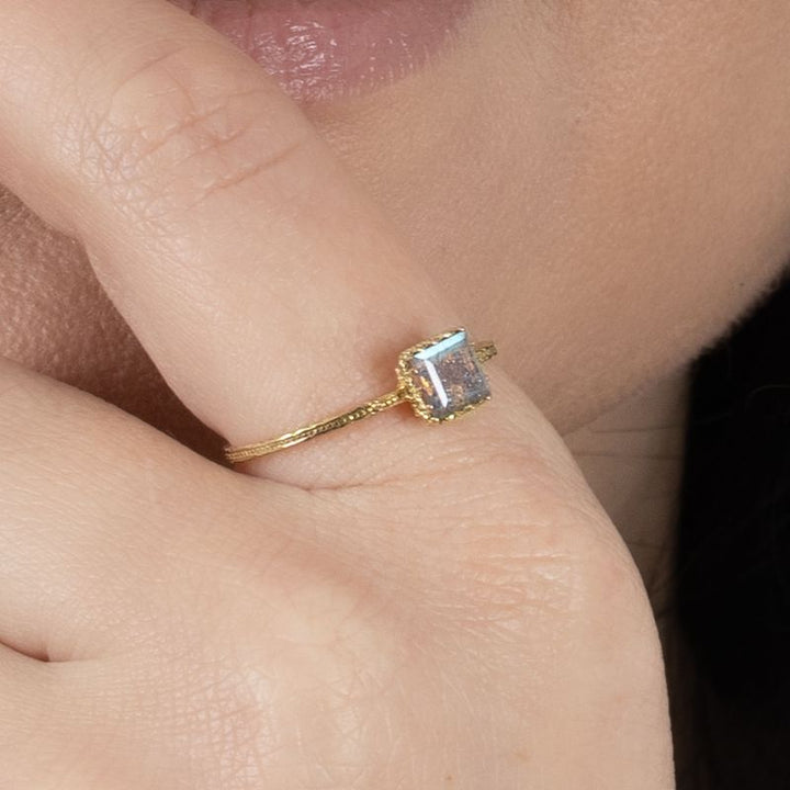 14K Yellow Gold Square Ring Inlaid With Labradorite