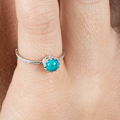 14K White Gold Round Ring Inlaid With Turquoise