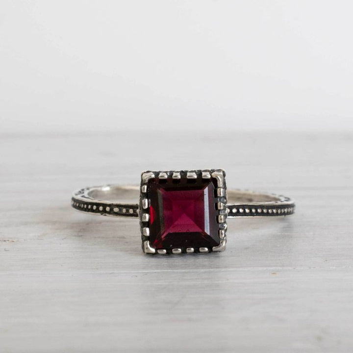 925 Sterling Silver Square Red Garnet 6X6mm Ring