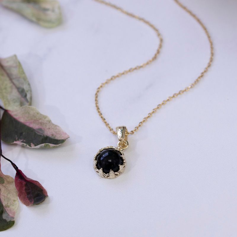 Gold Plated Round Pendant Inlaid with Onyx
