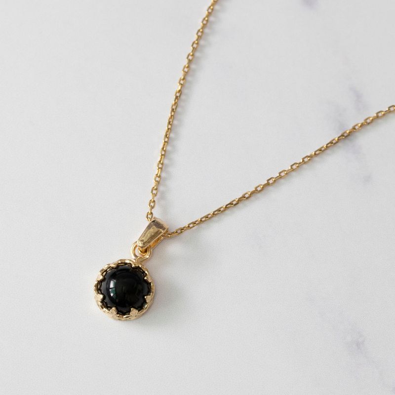 Gold Plated Round Pendant Inlaid with Onyx