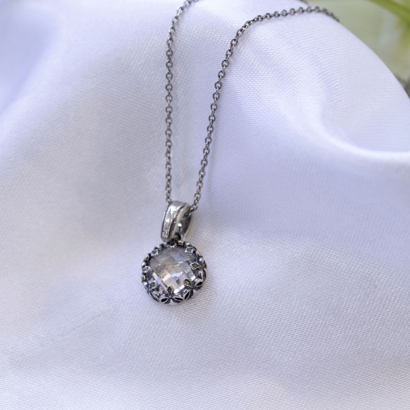 925 Silver Pendant Inlaid with white Cubic zirconia