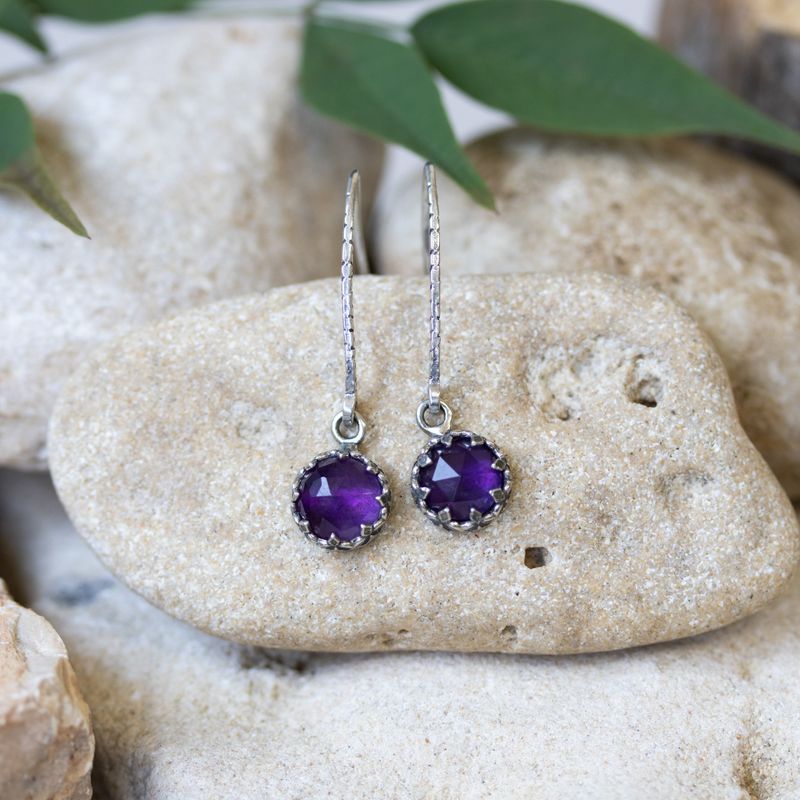 Silver Round Earrings Inlaid With Purple Amethyst