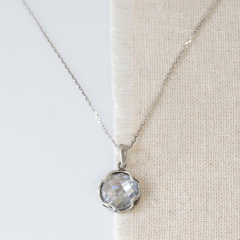 925 Sterling Silver Pendant Inlaid With Round White Cubic Zirconia