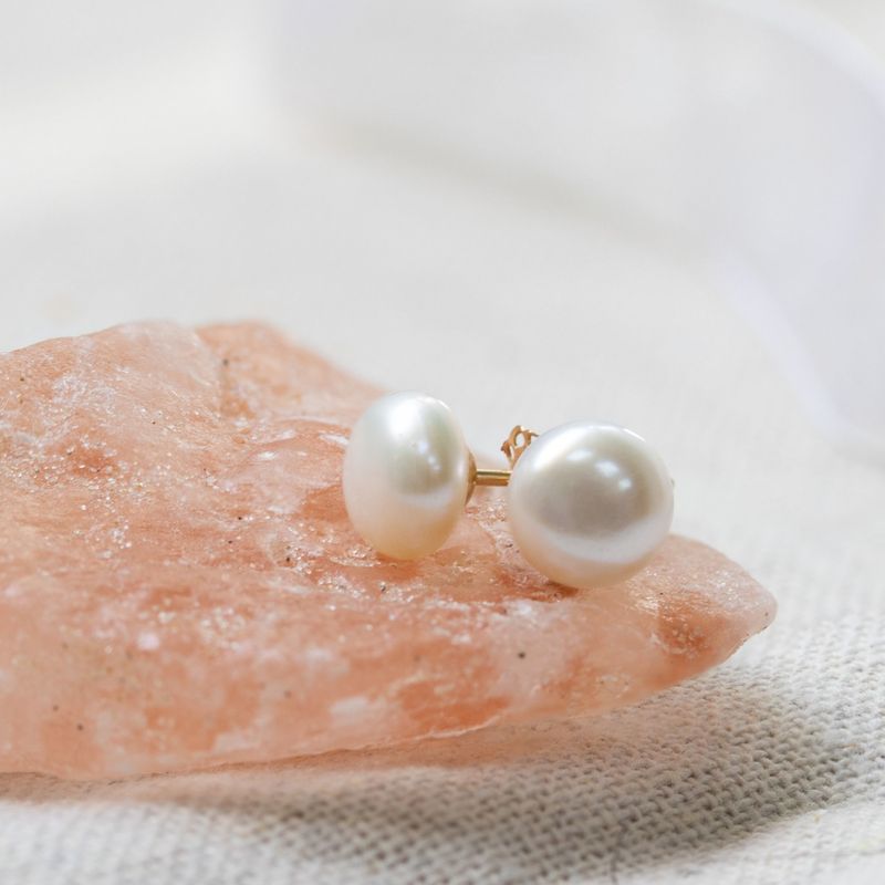 14K Yellow Gold Round White Pearl 8mm Stud Earrings